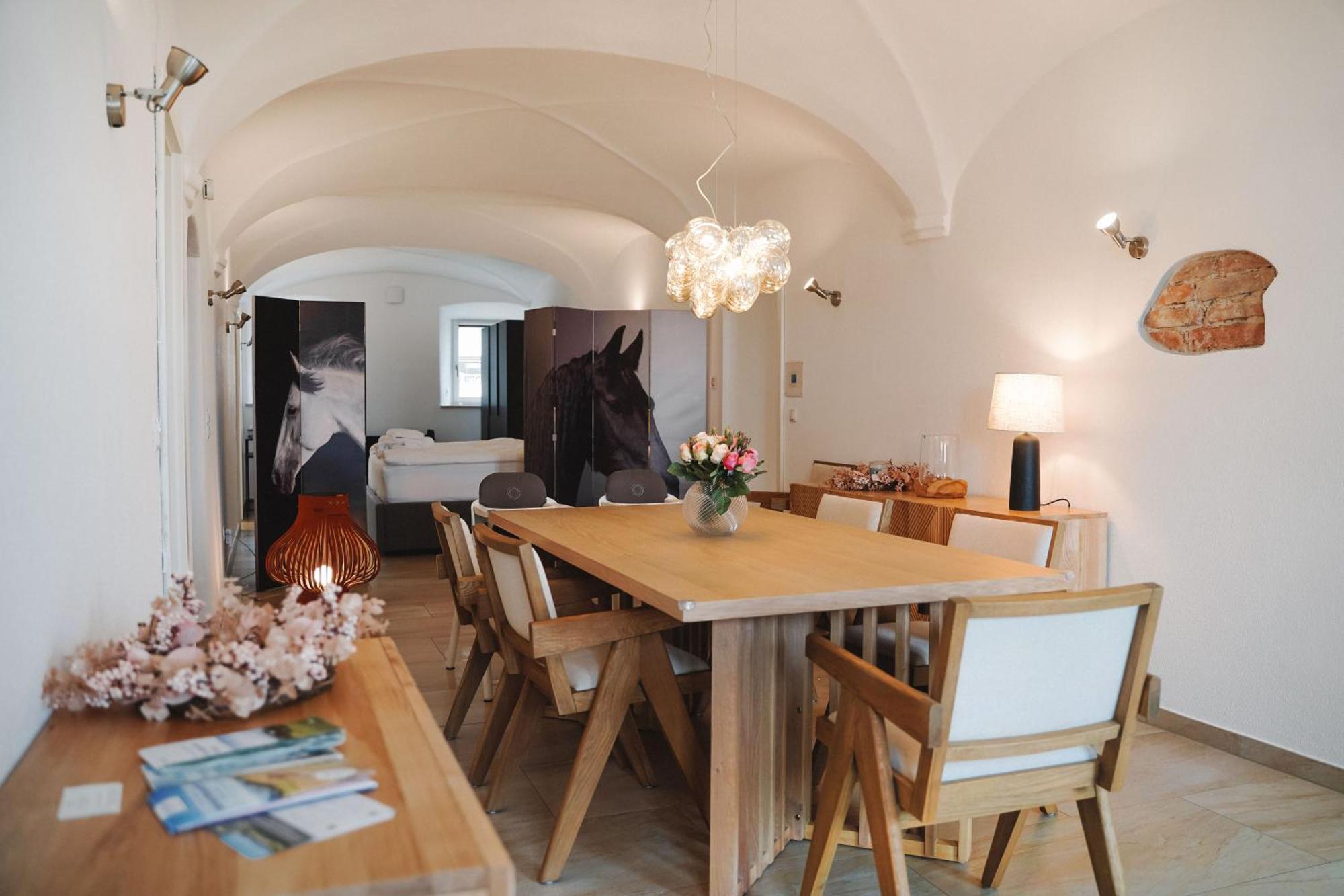 Black Horse Family Apartment - Barrierearm - Pfotenglueck - Familienzeit By Loewenherz Homes Stephanskirchen Exterior foto